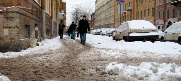 Снег на дорогах Санкт-Петербурга